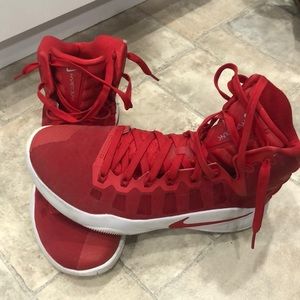 Men’s basketball sneakers
